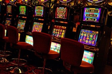 bahagia4d alternatif live-dealer studio with professional croupier and HD table setup